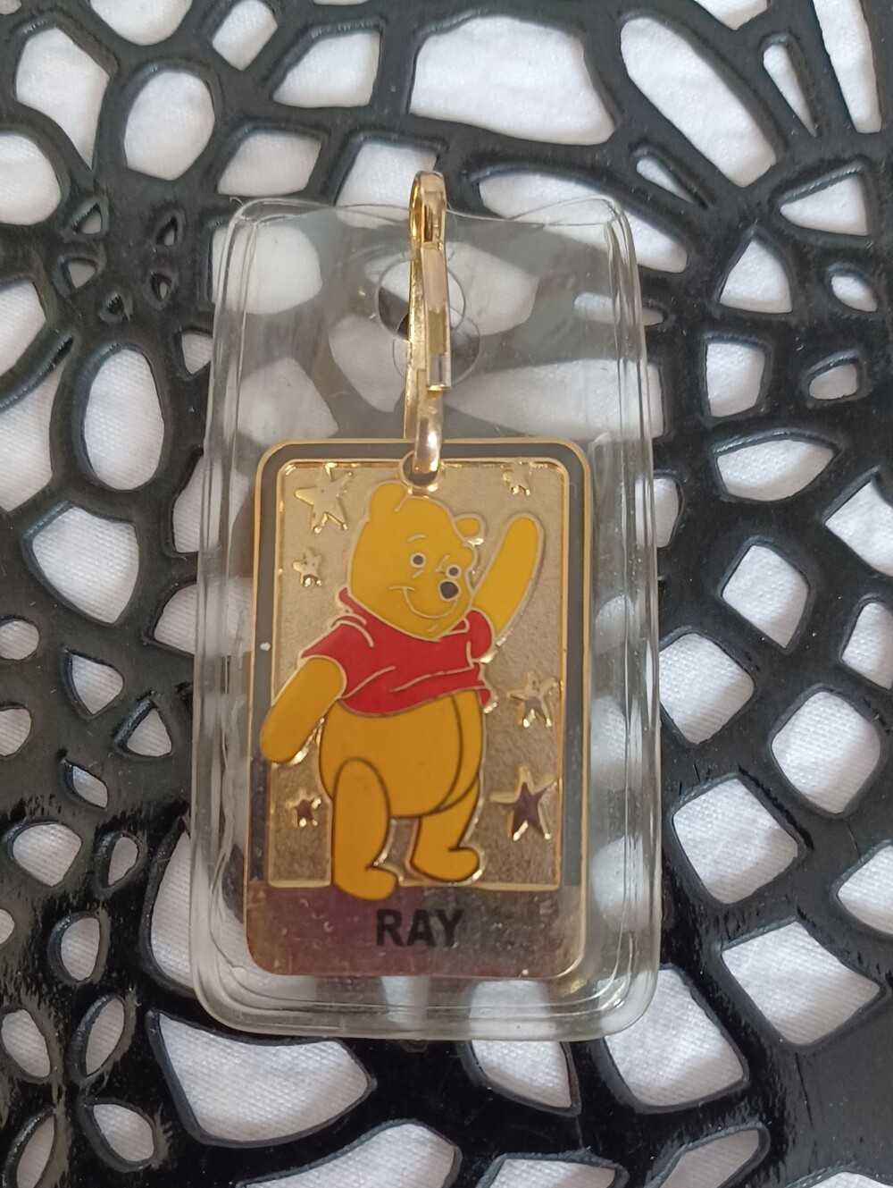 WALT DISNEY WORLD PERSONALIZED "RAY" GOLD TONE WINNE THE POOH ZIPPER PULL